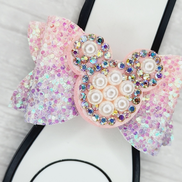 Pretty as an Ombre Pearl Magic Band Bow - Picture 3 of 4